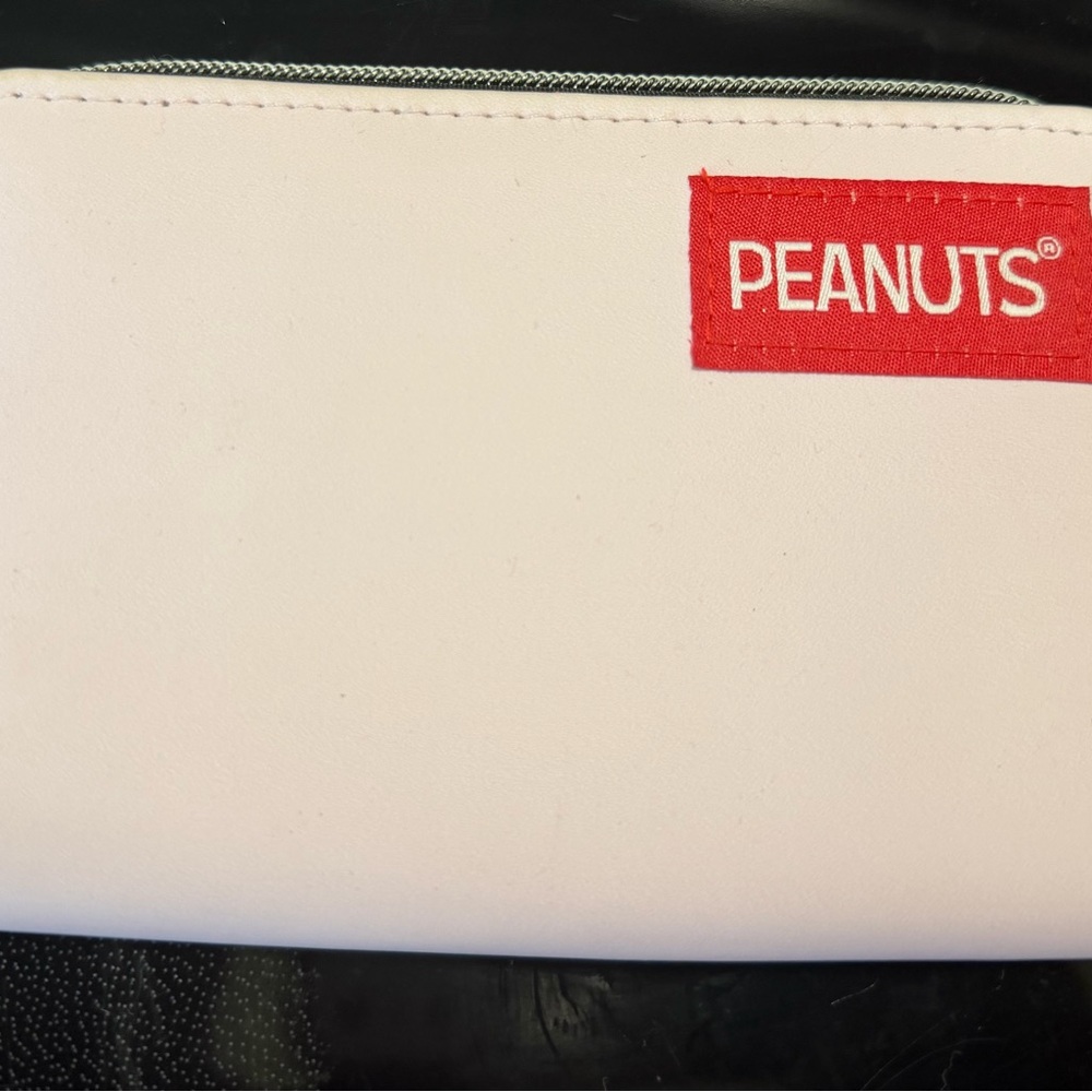 Peanuts Lilac Wallet - Picture 4 of 4